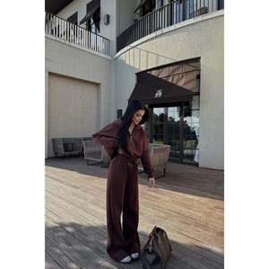 Ensembles de costumes pour femmes avec détails de fermeture éclair marron - Product Image 2