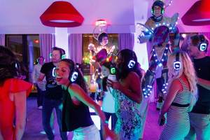 Audífonos para Discoteca Silenciosa con Luz RGB, Control Remoto, Sistema <span class=keywords><strong>de</strong></span> Sonido <span class=keywords><strong>de</strong></span> Música para DJ, Transmisor <span class=keywords><strong>de</strong></span> Frecuencia RF <span class=keywords><strong>de</strong></span> 3 Canales, Auriculares para Fiestas en Clubes - Product Image 2