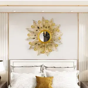 Venta al por mayor de metal para el hogar moderno oro sol colgante espejo imitación hierro flor personalizado decoración de la pared espejo