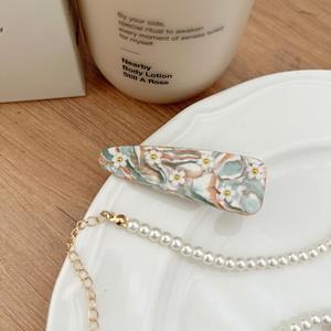 Новая заколка для волос YJL в корейском стиле, треугольная, из ацетата, цвета желе, с цветочным узором, для девочек, заколка-«уточка», милая, стильная, для челки - Product Image 5