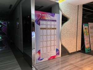 Film vinyle PVC blanc brillant adhésif durable pour l'impression jet d'encre, idéal pour la publicité extérieure et l'utilisation en épicerie – Couleurs vives et durables - Product Image 2