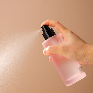 Parfüm 150 kozmetik ambalaj için siyah pompa sis püskürtücü ile uçucu yağ ml buzlu pembe cam sprey şişe doldurulabilir - Product Image 4