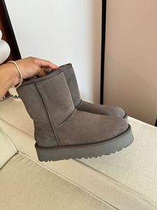 Sangpo Botas <span class=keywords><strong>de</strong></span> nieve Punta Suela gruesa Nuevo invierno Piel <span class=keywords><strong>de</strong></span> oveja Lana Integrada Media pantorrilla Aumento <span class=keywords><strong>de</strong></span> altura Botas <span class=keywords><strong>de</strong></span> piel <span class=keywords><strong>de</strong></span> algodón cálido para mujer - Product Image 6