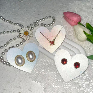 Carte de présentation de bijoux en forme de cœur irisée avec logo personnalisé pour boucles d'oreilles, colliers, pinces <span class=keywords><strong>à</strong></span> cheveux, en carton estampé <span class=keywords><strong>à</strong></span> chaud - Product Image 2