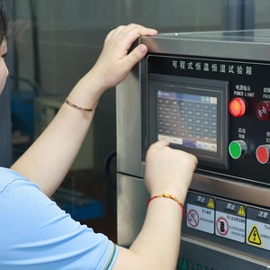 PET-voering watergeactiveerde acryl waterdichte aluminiumfolietape voor industriële apparatuur, warmtebescherming, installatie en onderhoud - Product Image 4