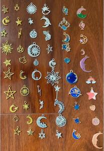 Breloques en gros étoiles, lune et soleil antiques plaquées or, émail souple, pour pendentifs, badges et emblèmes DIY - Product Image 2