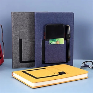 Ensemble cadeau de carnet de notes professionnel A5 promotionnel avec logo personnalisé, journal de réunion avec couverture en cuir élégante et design avec poche - Product Image 5