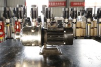 Mini pompe à eau auto-amorçante à haute pression pompe de surpression électrique à un étage 5KW cuivre OEM personnalisable à fréquence variable