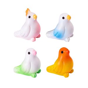 Nouveaux produits transfrontaliers Weij : Petits perroquets mignons, aménagement paysager en mousse, accessoires décoratifs DIY, bibelots de bureau et de voiture - Product Image 1