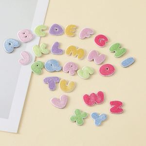 ป้ายปักอักษร A-Z คุณภาพสูง ขนาด 0.7-2 ซม. แบบรีดติด สำหรับ DIY พวงกุญแจ กระเป๋า - Product Image 3