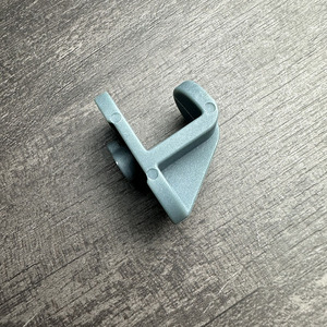 Soporte de gancho redondo de plástico para clips de refrigerador, capacidad de carga de 300 g, pieza moldeada por inyección - Product Image 1