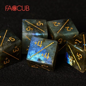 Dadi Poliedrici FACCUB con Logo Personalizzato <span class=keywords><strong>in</strong></span> Labradorite 16mm D6 per Giochi da Tavolo, Vendita all'Ingrosso DND con Scatola <span class=keywords><strong>in</strong></span> Pelle PU Nera - Product Image 3