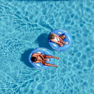 Bouée gonflable électrique PoolCandy Tuberunner bleue 114 cm, flotteur de piscine inclinable avec moteur à hélice pour adultes - Product Image 3