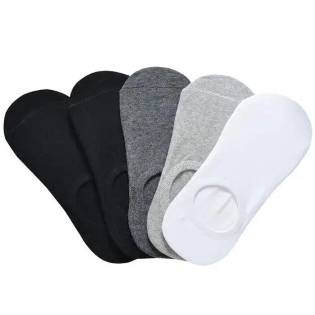 Wearing socks with random color mixing