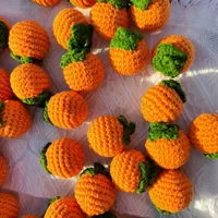 Pendentif en coton crocheté couleur kaki, porte-clés en forme de fruit doux tissé à la main, breloque pour sac, cadeau d'anniversaire pour ami, décoration de la maison