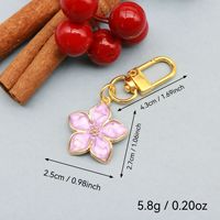 Sedefli Kiraz Çiçeği Anahtarlık, 25x27mm, Parlak Emaye Altın Tonlu Çiçek Çanta Süsü Hediyelik, 5 Renk