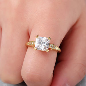 Anello di fidanzamento da donna Q130 in oro massiccio 18 carati con diamante naturale taglio Asscher e pietre laterali in diamante nero - Product Image 6