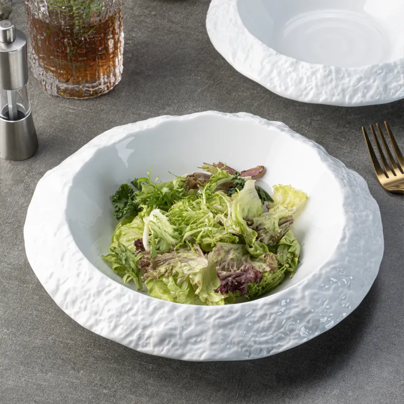 YAYU conjunto de louça de porcelana para restaurante em estilo clássico em relevo branco claro e carregador de jantar em cerâmica