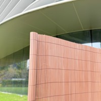 Balustrade de balcon décorative en PVC couleur bambou, résistante aux UV, moderne, naturelle, pour appartement, offrant une intimité