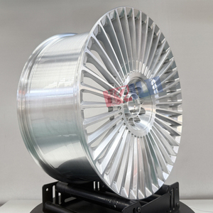Rueda de Aluminio Forjado de 20 Pulgadas con Acabado Plateado, Diseño Multirradio, Ruedas de Aluminio Forjado Personalizadas, Ruedas Cromadas - Product Image 3