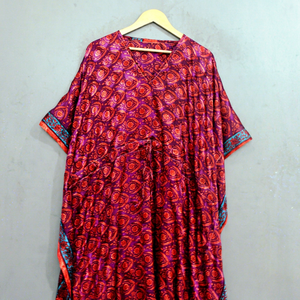 Robe vintage pour femmes, imprimé floral rouge paisley, respirante, 100% soie, manches courtes, col en V, violette - Product Image 1