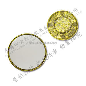 Espejo Cosmético Portátil Vintage Dorado con Diseño de Patrón Europeo Hueco, Espejo de Bolsillo para Maquillaje - Product Image 3