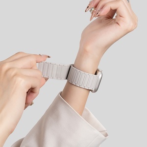 <span class=keywords><strong>Bracelet</strong></span> en silicone imperméable Upro pour iWatch 41 mm 45 mm 49 mm pour <span class=keywords><strong>Apple</strong></span> <span class=keywords><strong>Watch</strong></span> Series 10 9, <span class=keywords><strong>bracelet</strong></span> de sport magnétique réglable - Product Image 1