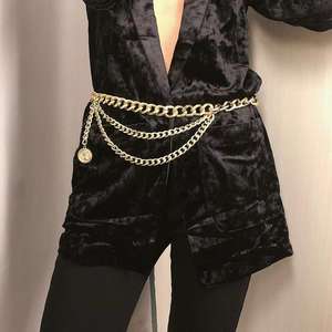 INS moda Venta caliente <span class=keywords><strong>mujer</strong></span> cinturón cintura oro Metal plano cubano cadena reina Isabel encantos cinturón cuerpo <span class=keywords><strong>disfraz</strong></span> joyería - Product Image 3