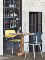 Ensemble chaises et table de salle à manger en bois récupéré de meubles de restaurant de café