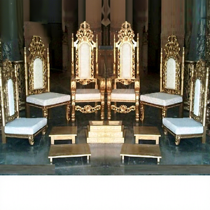 Ensemble de chaises de mariage Mandap Vidhi de qualité supérieure, chaises de Mandap Vidhi en bois antique blanc et or, ensemble de chaises pour événements de mariage, USA - Product Image 1