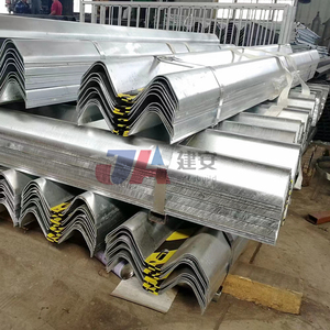 Système de barrière de sécurité routière robuste en acier galvanisé à chaud de type W avec <span class=keywords><strong>accessoires</strong></span> de bloc d'espacement pour poteaux - Product Image 5
