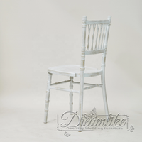 Vente en gros de chaises en plastique PP à dossier croisé empilables pour mariage/banquet/salle à manger chaise pour hôtels