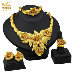Dubai 24K <span class=keywords><strong>Gold</strong></span> Schmuck Afrikanisches Brautschmuck-<span class=keywords><strong>Set</strong></span> <span class=keywords><strong>Saudi</strong></span>-Arabische Damen Halskette Armband Ohrringe Ring Vierteiliges <span class=keywords><strong>Set</strong></span> - Product Image 1