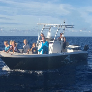 Grandsea - Barco de Pesca de 24 Pies con Consola Central de Fibra de Vidrio, Motor Fuera de Borda, en Venta - Product Image 3