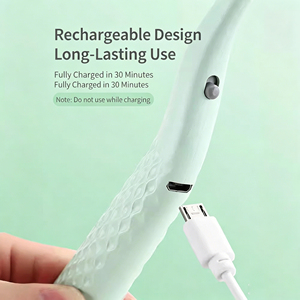 Rose Milare RJ=1 Tondeuse à sourcils à lame inclinée en acier inoxydable - Nouveau produit avec fonction de charge et d'éclairage intégrée - Product Image 3