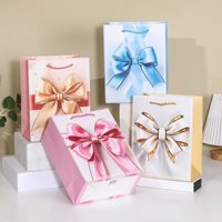 Sacs en papier cadeau de style classique écologiques avec logo imprimé personnalisé et estampage à chaud pour l'emballage de bougies et d'artisanat