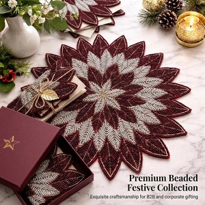 Mantel Individual Bordado en Forma de Estrella Rojo y Blanco con Diseño de Hojas para Decoración Festiva - Product Image 1