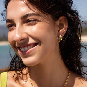 Stud Earrings Gold Shell Shape Zircon Claw Setting Everyday Wear - Product Image 3