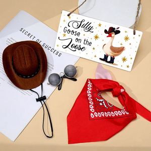 ของตกแต่งแขวนผนังกลางแจ้ง ลายคาวบอยตะวันตก ห่าน แว่นกันแดด ผ้าพันคอสามเหลี่ยม ป้ายไม้ - Product Image 3