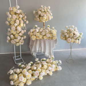 Centrotavola Floreale Artificiale con Rose Bianche Avorio, Fiori di Gypsophila e Orchidee per Matrimoni - Product Image 1