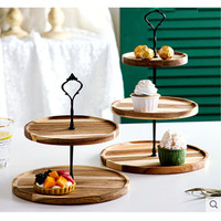 Support de service moderne multi-niveaux en bambou avec cadre en fer et finition laquée pour desserts, gâteaux, collations, rangement au sol pour salon