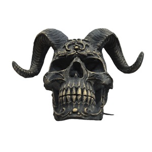 Estatua de Resina Punk - Escultura Gótica de Cabeza de Cabra Satánica, Estética Ecológica, Decoración de Mesa para Halloween - Product Image 1