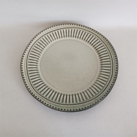 Service de table en porcelaine vintage moderne, ensemble de vaisselle marron avec assiette, tasse, cuillère et bol pour la table à manger