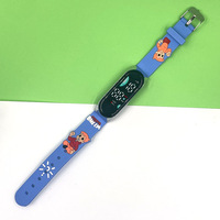 Montre électronique LED tendance 2025 en gros, montre de sport d'extérieur, cadeau mignon pour étudiants, enfants, garçons et filles