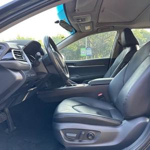 Pour Toyota Camry 2023 2.0L <span class=keywords><strong>GVP</strong></span> Leading Edition, berline d'occasion 5 places, intérieur cuir foncé, essence, automatique, conduite à gauche - Product Image 5