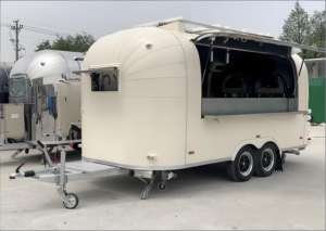 Chariot alimentaire en forme de cœur pour la Saint-Valentin avec décor rose, fraises au chocolat et flûtes à champagne pour les couples - Product Image 5