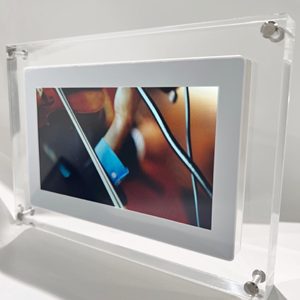 กรอบรูปดิจิตอลอะคริลิกใสขนาด 7 นิ้ว พร้อมสายเคเบิล - Product Image 2