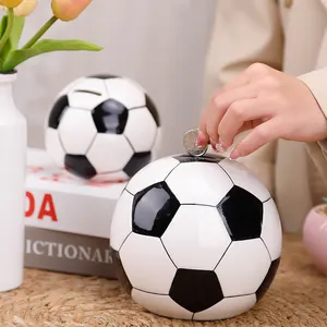 Redeco Nouveau Design Creative Football Tirelire Cool Tirelire Pour Adultes Céramique Football Tirelire Pour Cadeaux Décoration de La Maison