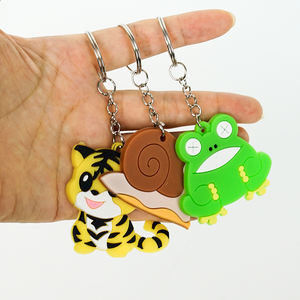 حلقة مفاتيح صغيرة لطيفة عالية الجودة، حلقة مفاتيح كرتونية ناعمة ثنائية الأبعاد مع شعار مخصص - Product Image 1