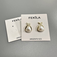 Cartes de présentation de bijoux personnalisées en gros avec trou de suspension, cartes pour boucles d'oreilles, étiquettes en papier kraft personnalisées pour l'emballage de bijoux